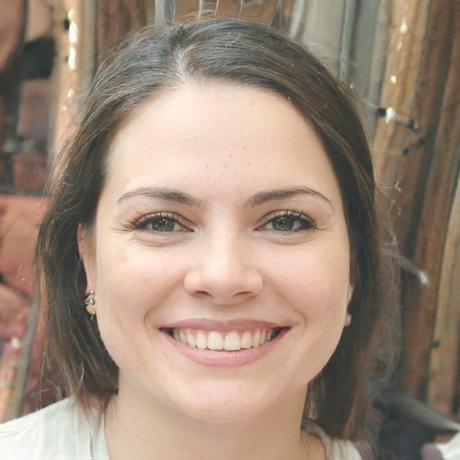 Portrait de Sarah Martin, spécialiste en analyse